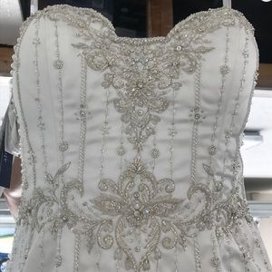 Beautiful mermaid wedding dress never worn